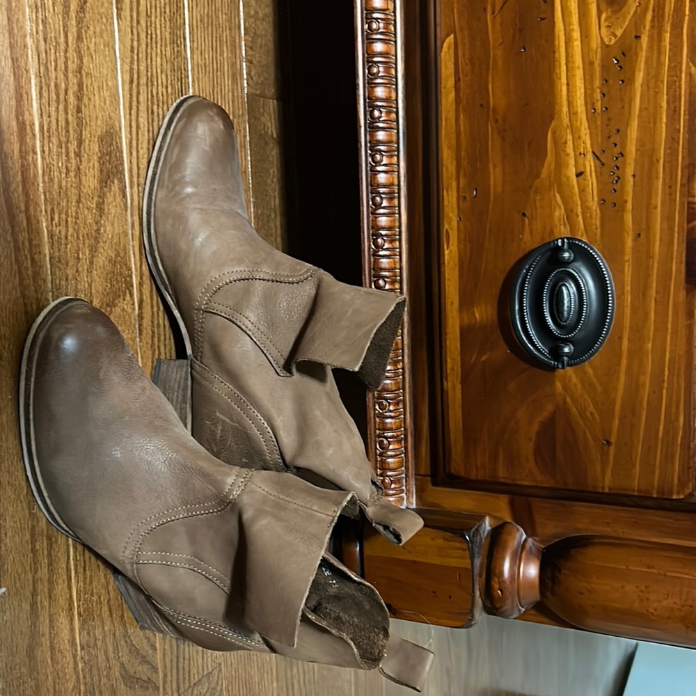 Urban outfitters Ecote side overlap leather ankle boots